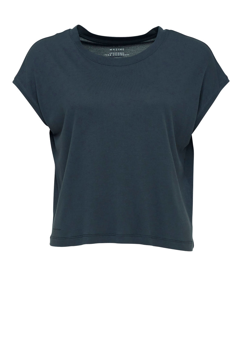 Julia ist 1,78 und trägt Größe S