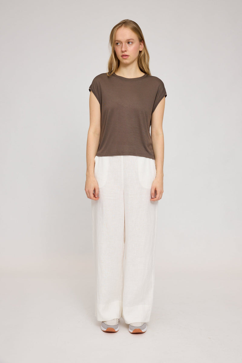 Julia ist 1,78 und trägt Größe S