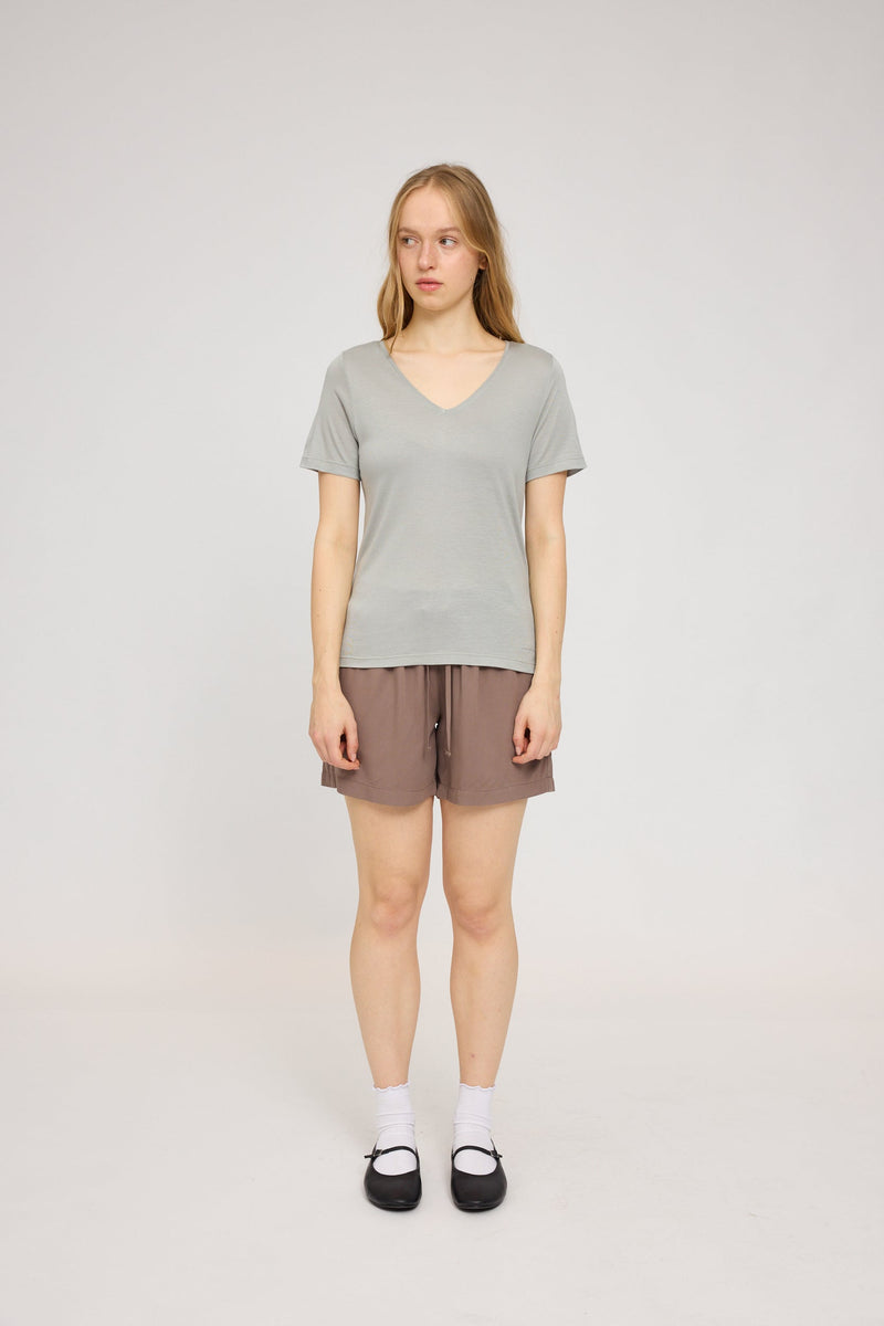 Julia ist 1,78 und trägt Größe S