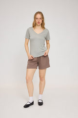 Julia ist 1,78 und trägt Größe S