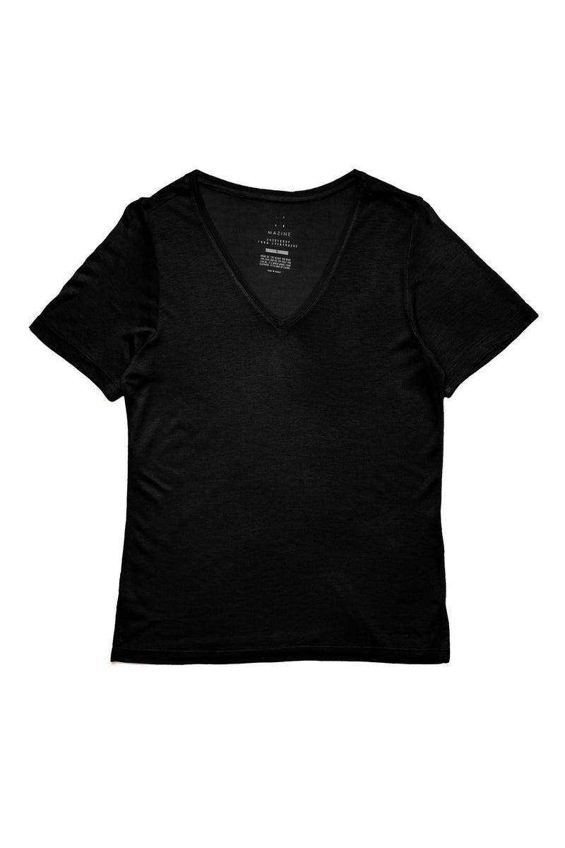 Julia ist 1,78 und trägt Größe S