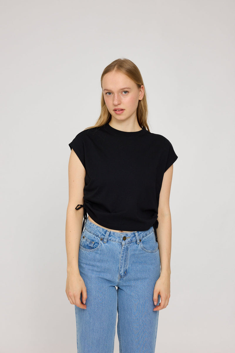 Julia ist 1,78 und trägt Größe S