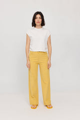 Maren ist 1,75 und trägt Größe S