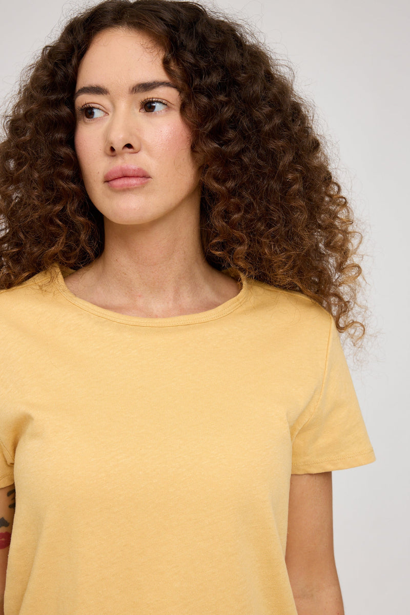 Mandy ist 1,68 und trägt Größe S