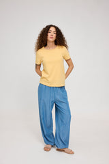 Mandy ist 1,68 und trägt Größe S