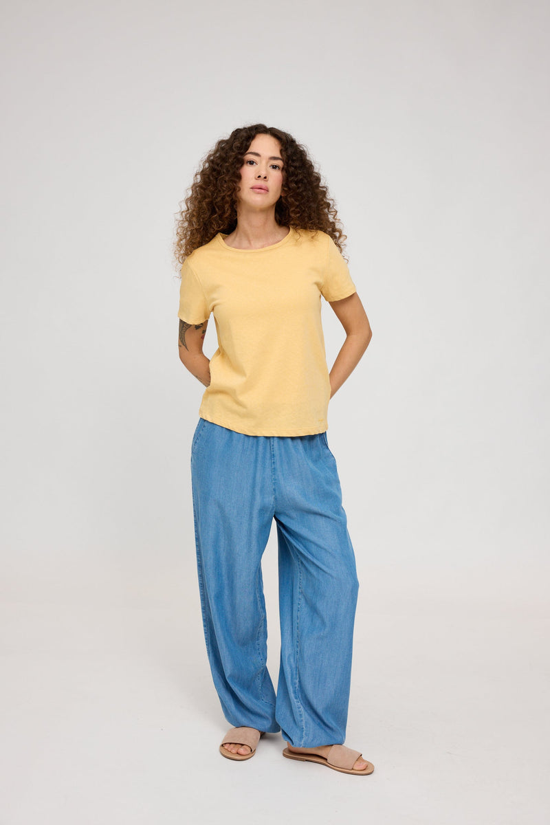 Mandy ist 1,68 und trägt Größe S