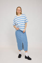 Julia ist 1,78 und trägt Größe S