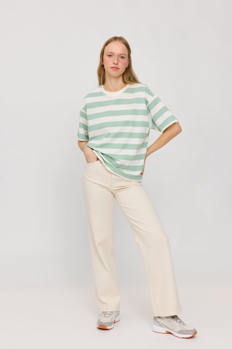 Julia ist 1,78 und trägt Größe S