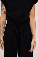 Mandy ist 1,68 und trägt Größe S