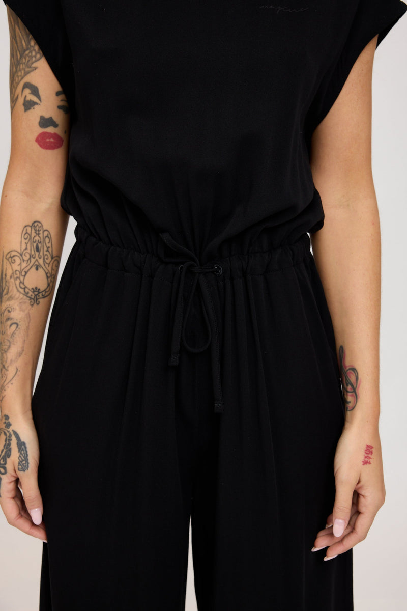 Mandy ist 1,68 und trägt Größe S