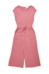 Julia ist 1,78 und trägt Größe S