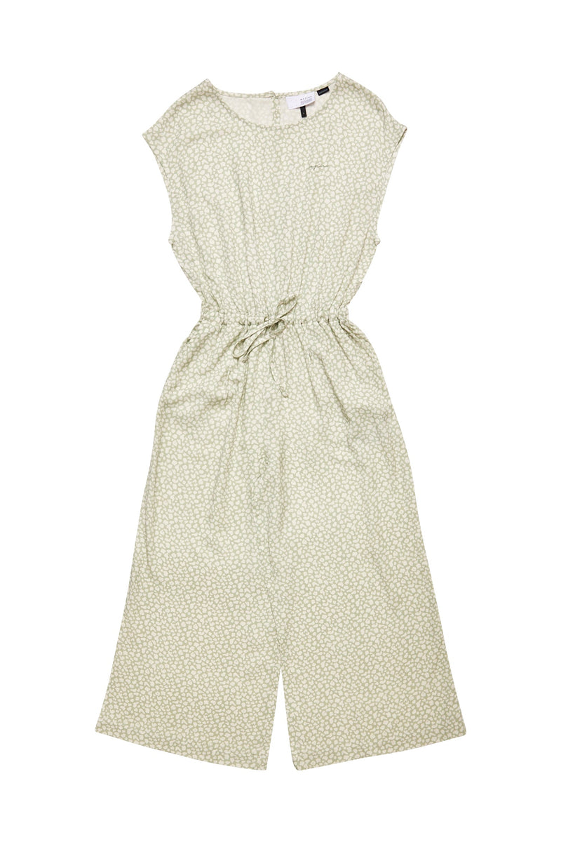 Julia ist 1,78 und trägt Größe S