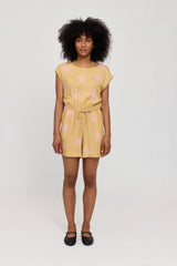 Jade ist 1,75 und trägt Größe S