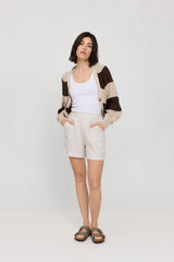 Maren ist 1,75 und trägt Größe S