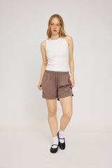 Julia ist 1,78 und trägt Größe S