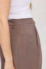 Julia ist 1,78 und trägt Größe S