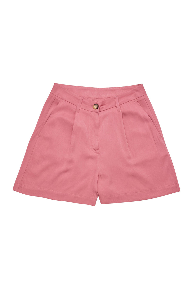 Julia ist 1,78 und trägt Größe S