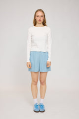 Julia ist 1,78 und trägt Größe S