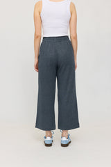 Julia ist 1,78 und trägt Größe S