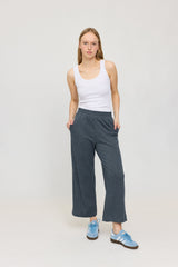 Julia ist 1,78 und trägt Größe S