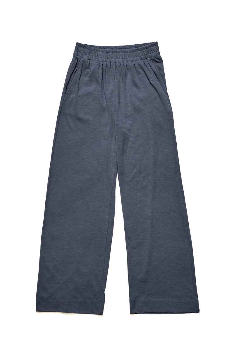 Julia ist 1,78 und trägt Größe S