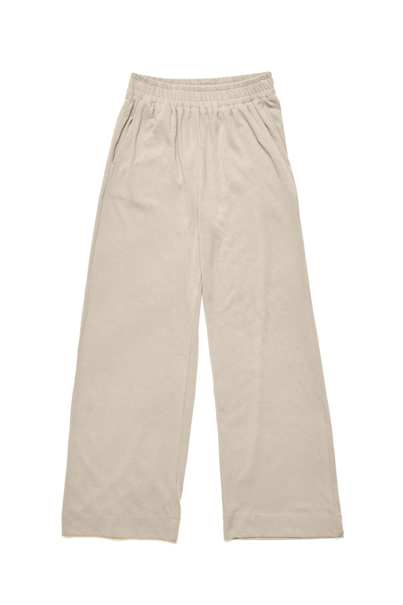 Julia ist 1,78 und trägt Größe S