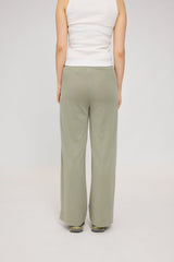 Julia ist 1,78 und trägt Größe S