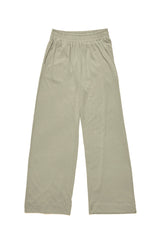 Julia ist 1,78 und trägt Größe S