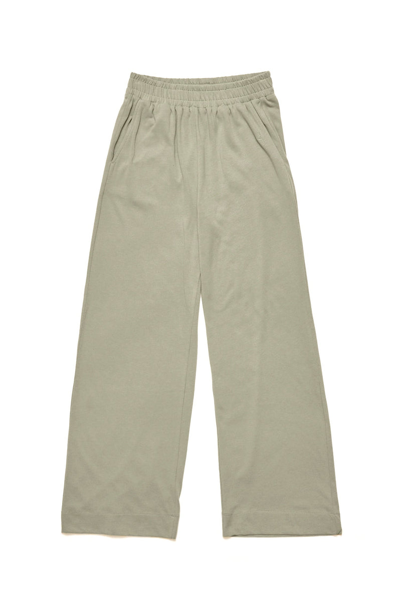 Julia ist 1,78 und trägt Größe S