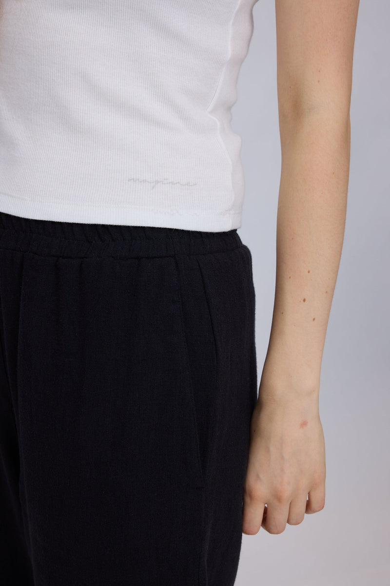 Julia ist 1,78 und trägt Größe S