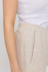 Julia ist 1,78 und trägt Größe S