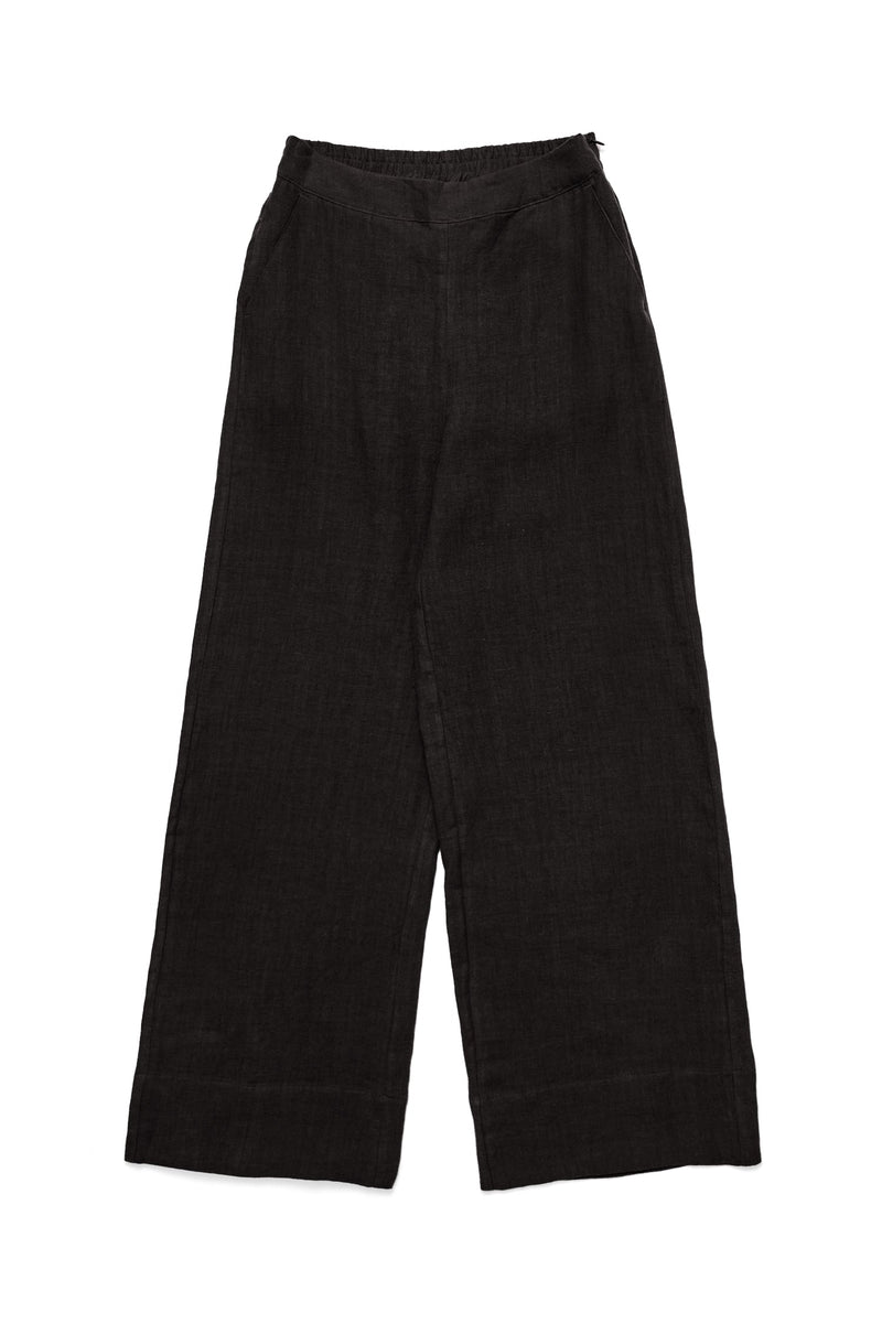 Julia ist 1,78 und trägt Größe S