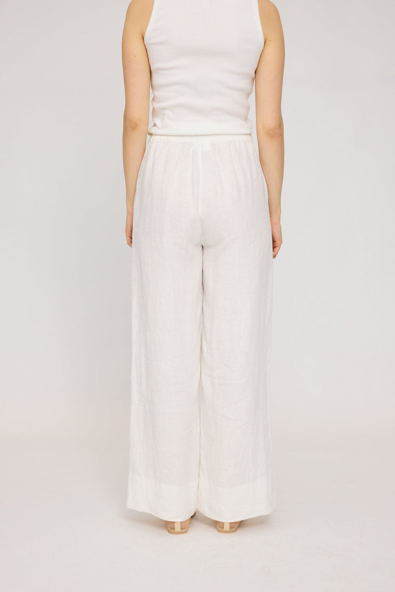 Julia ist 1,78 und trägt Größe S