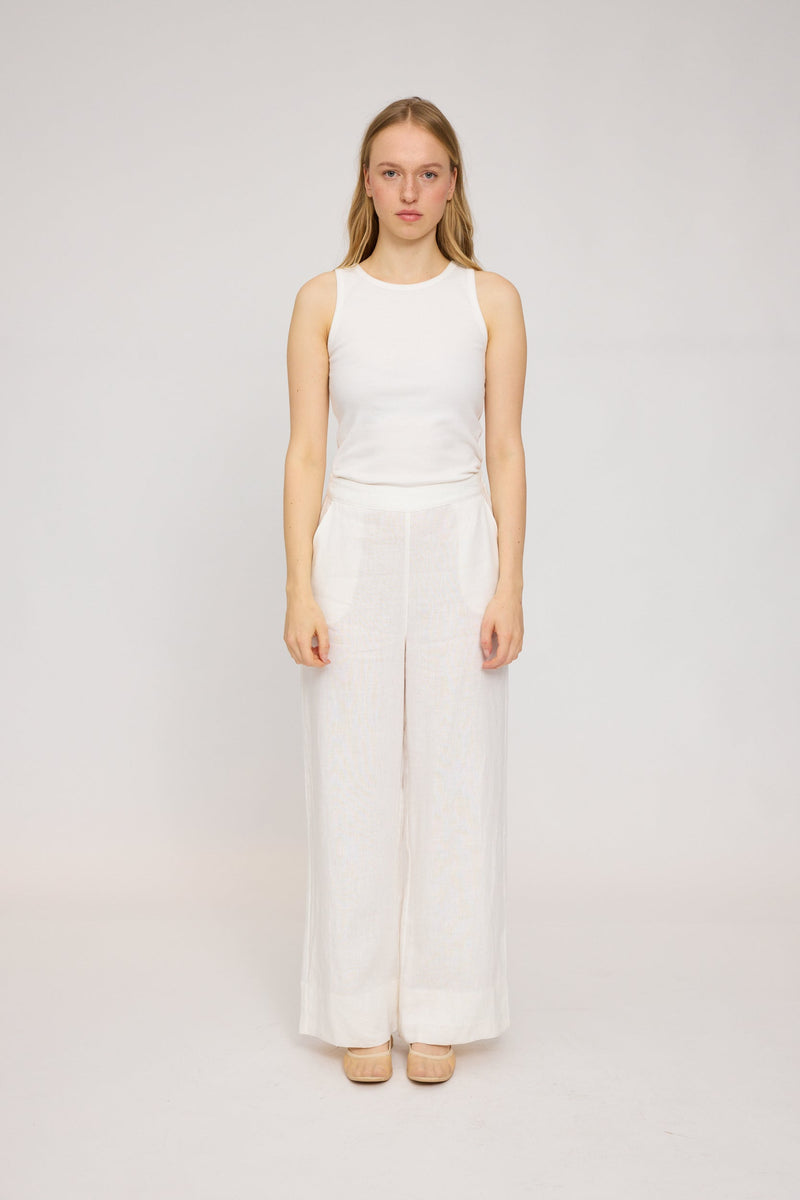 Julia ist 1,78 und trägt Größe S