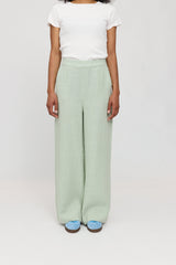 Jade ist 1,75 und trägt Größe S