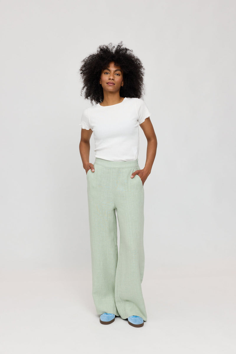 Jade ist 1,75 und trägt Größe S