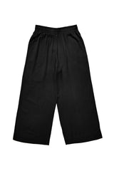 Ina ist 1,75 und trägt Größe S