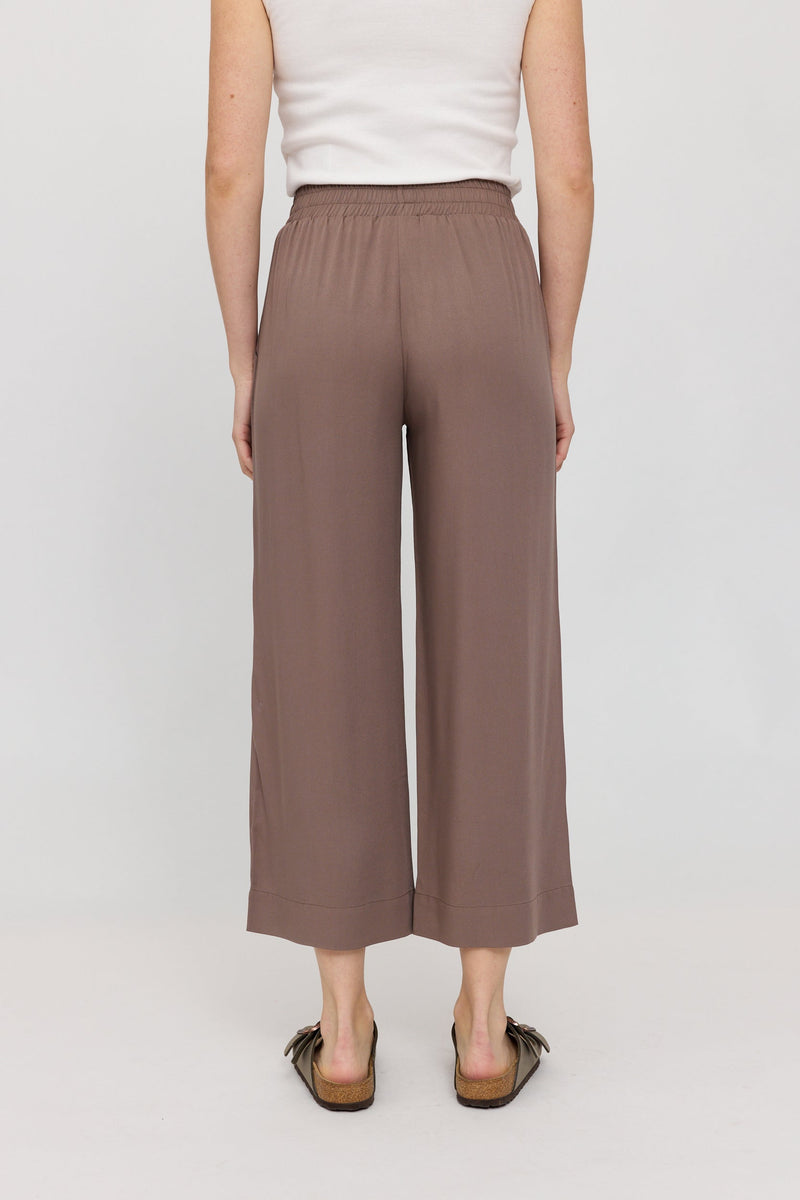 Maren ist 1,75 und trägt Größe S