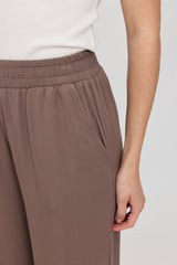 Maren ist 1,75 und trägt Größe S