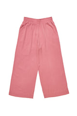 Julia ist 1,78 und trägt Größe S