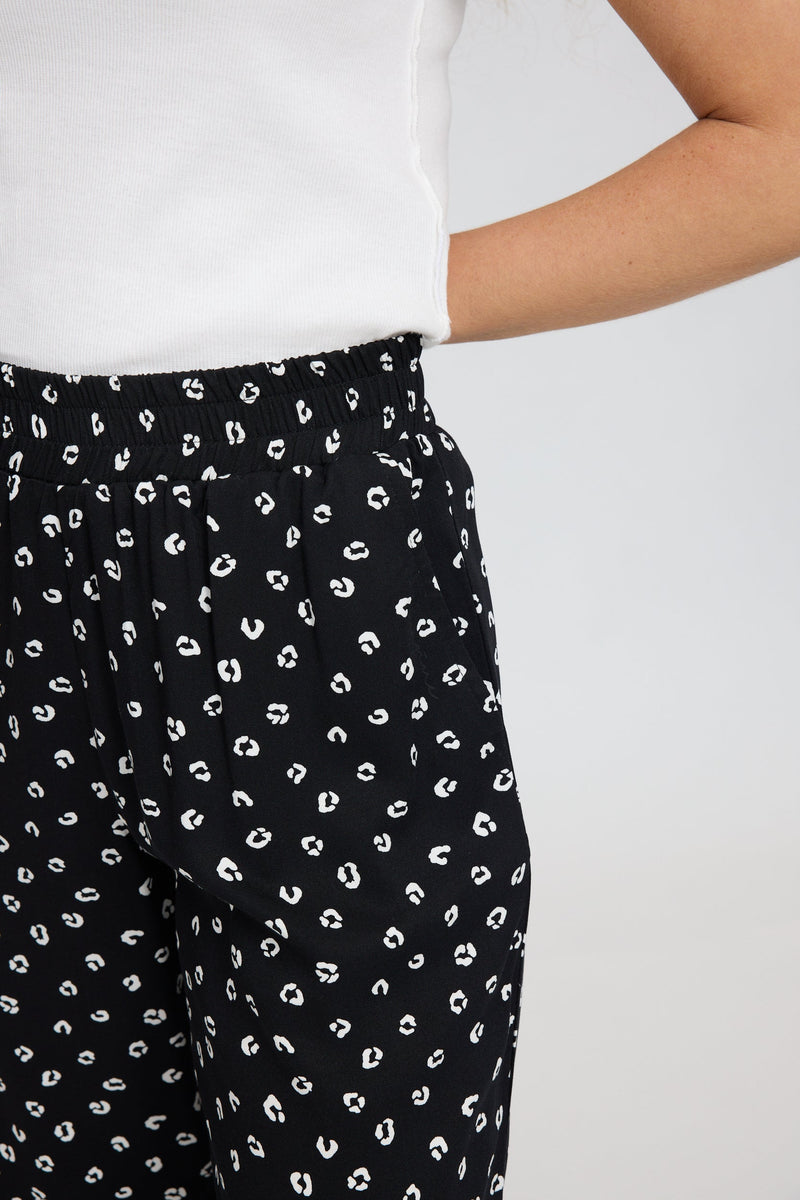 Mandy ist 1,68 und trägt Größe S