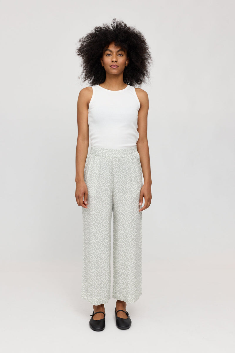 Jade ist 1,75 und trägt Größe S