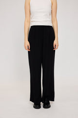 Julia ist 1,78 und trägt Größe S