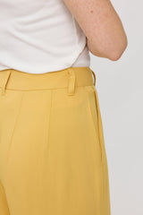 Maren ist 1,75 und trägt Größe S