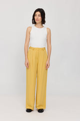 Maren ist 1,75 und trägt Größe S