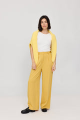 Maren ist 1,75 und trägt Größe S