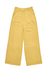 Maren ist 1,75 und trägt Größe S