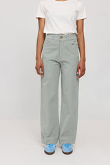 Jade ist 1,75 und trägt Größe S