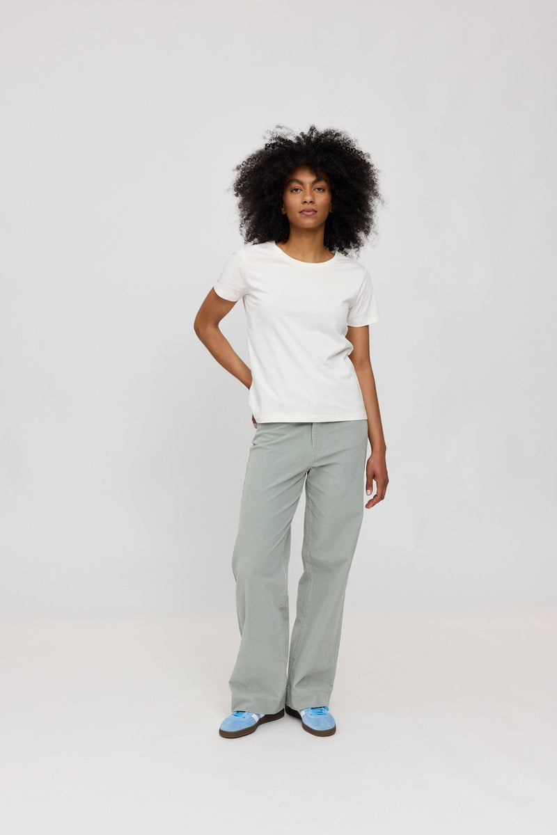 Jade ist 1,75 und trägt Größe S