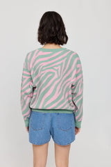 Maren ist 1,75 und trägt Größe S